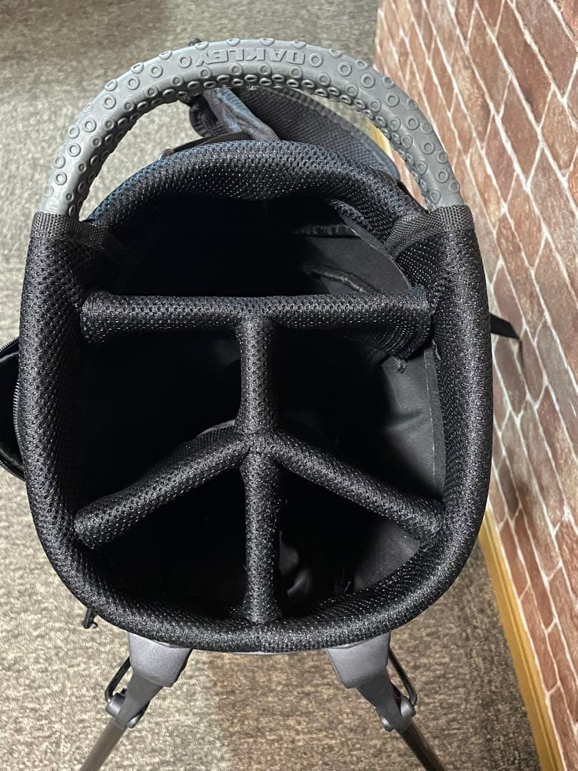 美品　OAKLEY オークリー　スタンド付キャディバッグ　ブラック　9.5型