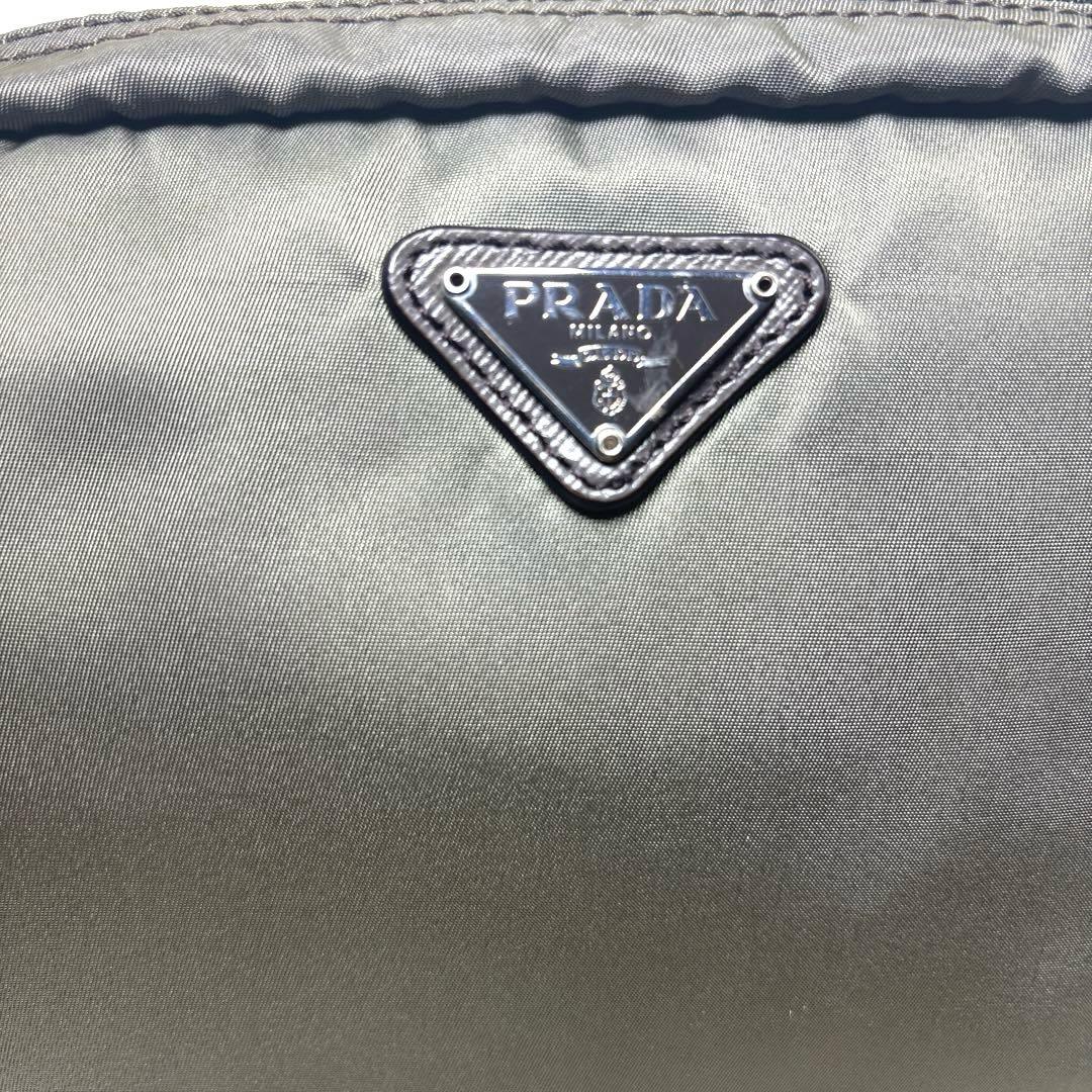 [極美品] PRADA プラダ　ナイロンポーチ　メイク　小物入れ　三角プレート