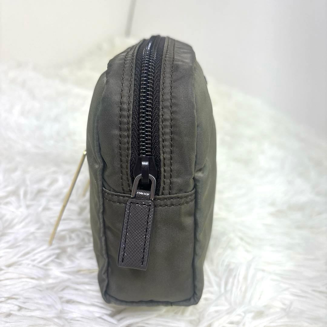 [極美品] PRADA プラダ　ナイロンポーチ　メイク　小物入れ　三角プレート