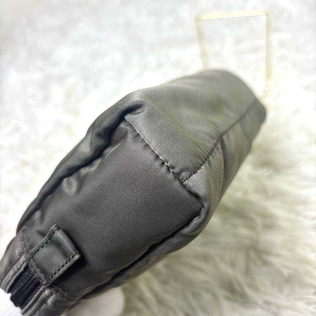 [極美品] PRADA プラダ　ナイロンポーチ　メイク　小物入れ　三角プレート
