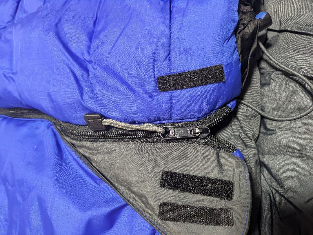 美品　Slow Trek 1300 寝袋 青・黒　イスカ