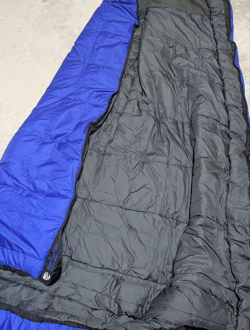 美品　Slow Trek 1300 寝袋 青・黒　イスカ