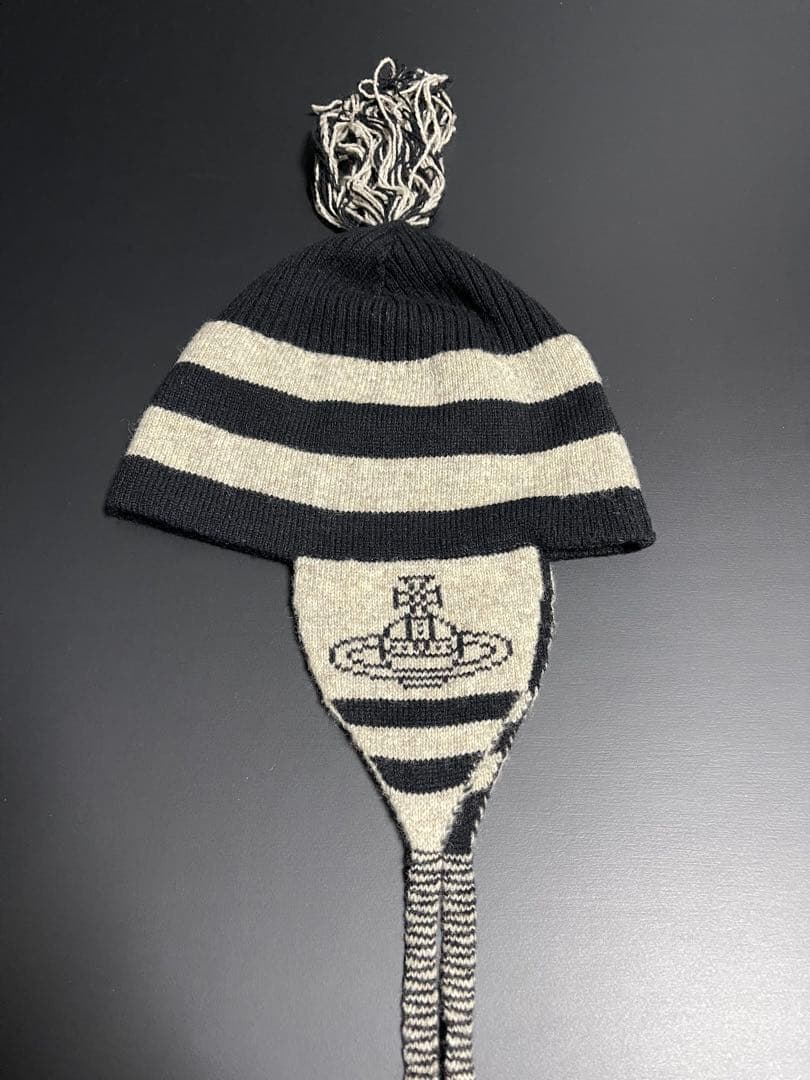 激レア香椎かてぃ着用同型同色◆初期型正規品◆美品ヴィヴィアン耳当て付きニット帽