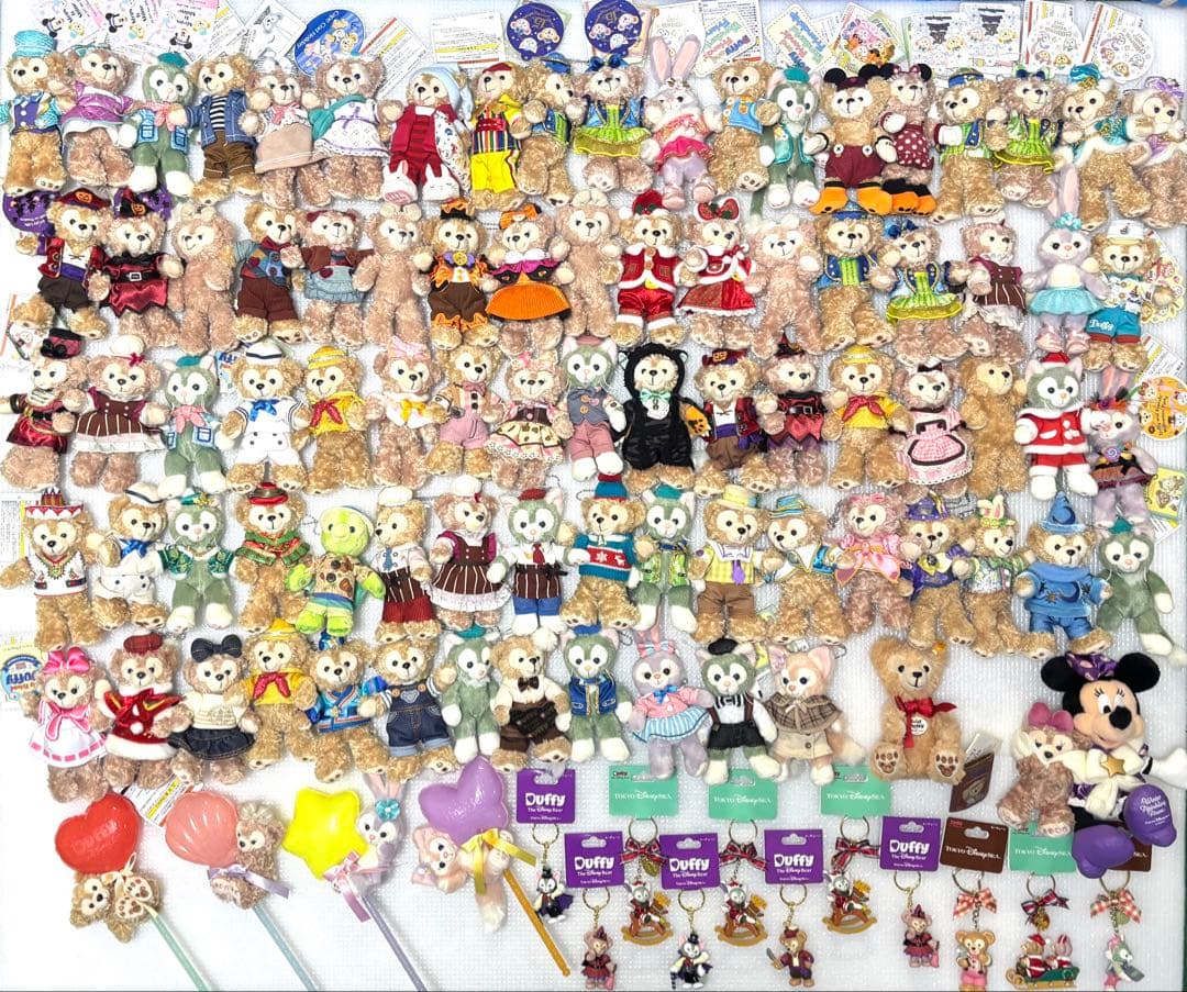 最終値下新品タグ付&美品多数ダッフィーぬいばぬいぐるみバッヂストラップ160点