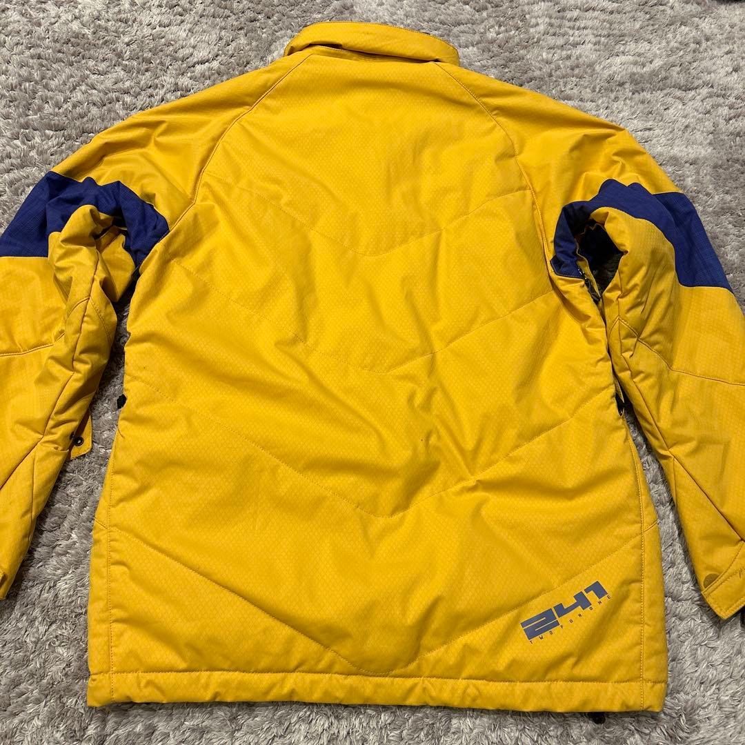 241 スノーボードウェア