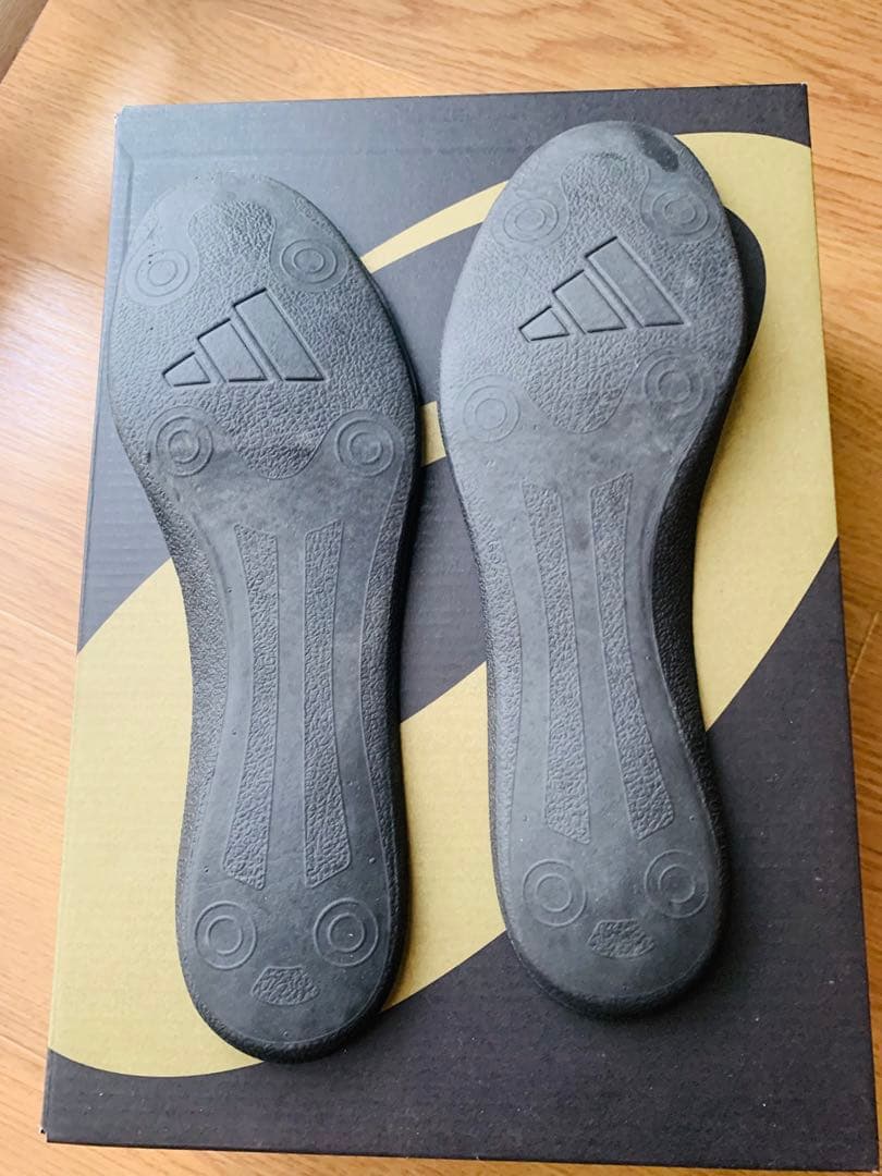 サッカースパイク　adidas 26.5cm 2E