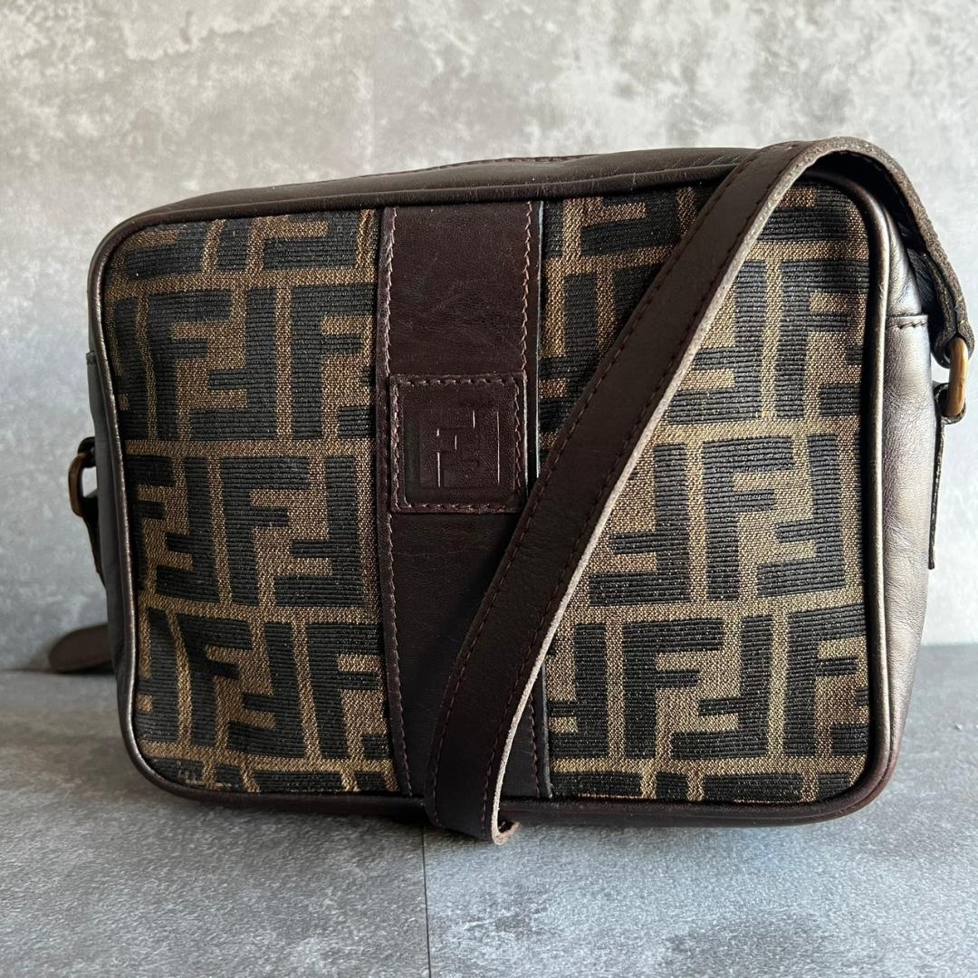 ⭐️FENDI⭐️フェンディ ズッカ柄 ショルダーバッグ カメラバッグ ブラウン 楽天市場】フェンディ FENDI ズッカ柄 FFカメラバッグ ポケモンコラボ