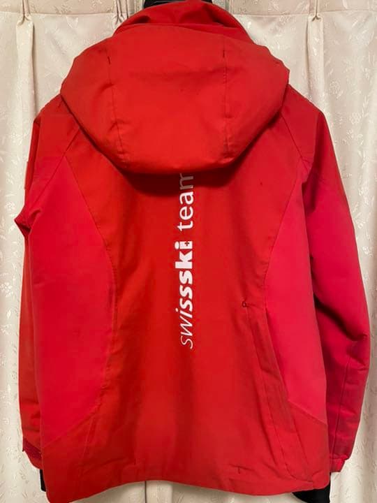 2015スイスチームレプリカモデル　写真の通り肩、フードに油の染みが、あります。