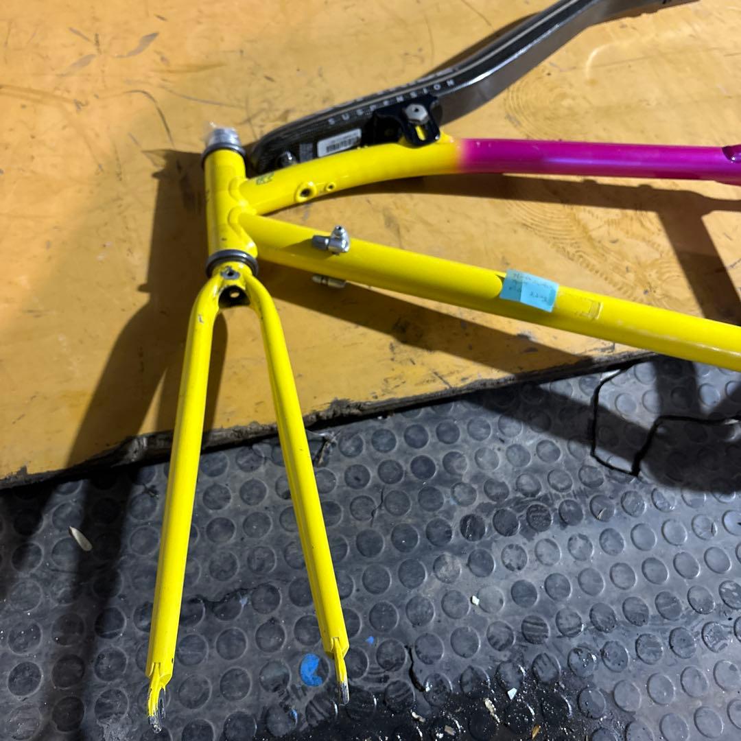 SOFTRIDE ロードバイクフレーム ピンク/イエロー