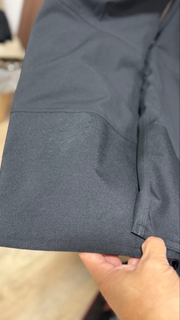 今シーズンモデル　オンヨネスキーウェア 上下　サロモンプリント入り