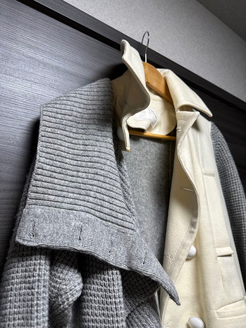 値下げ！【人気】sacai サカイ リブ編み袖のグレーアイボリーコート