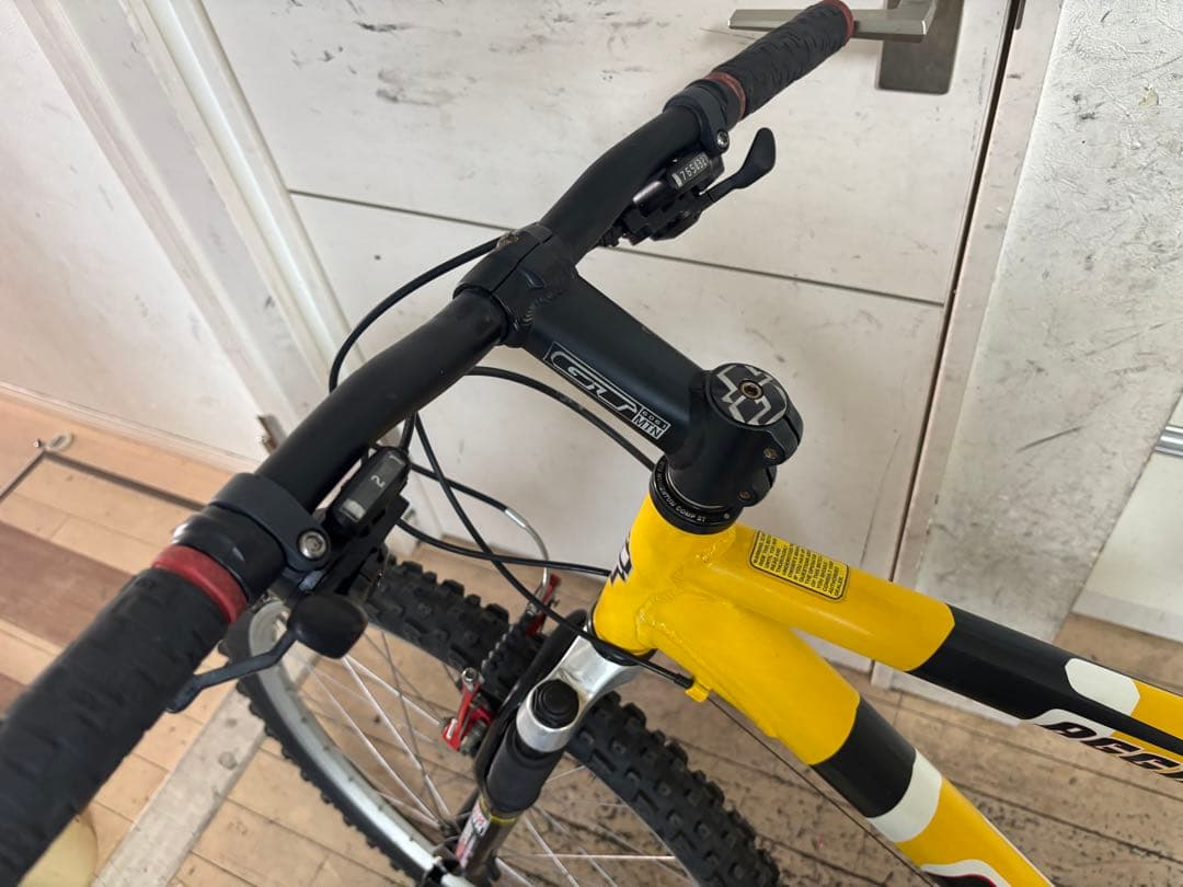 GT Aggressor 1.0 MTBマウンテンバイク イエロー