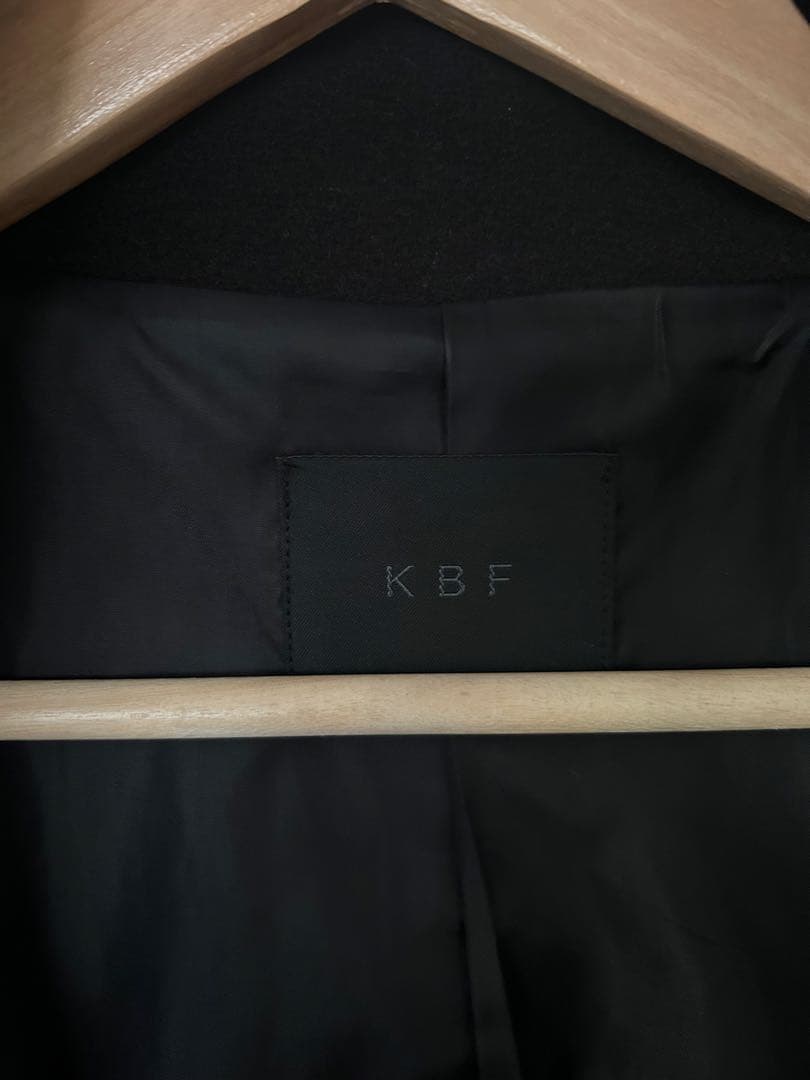 じゅじゅん 　KBF コクーンロングコート ブラック　スタンドカラー