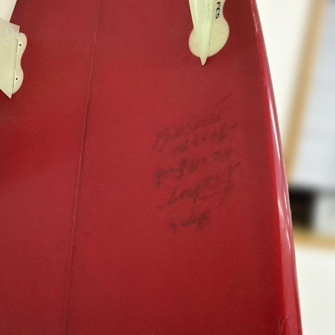 ショートボード 赤と白のグラデーション　小川和久