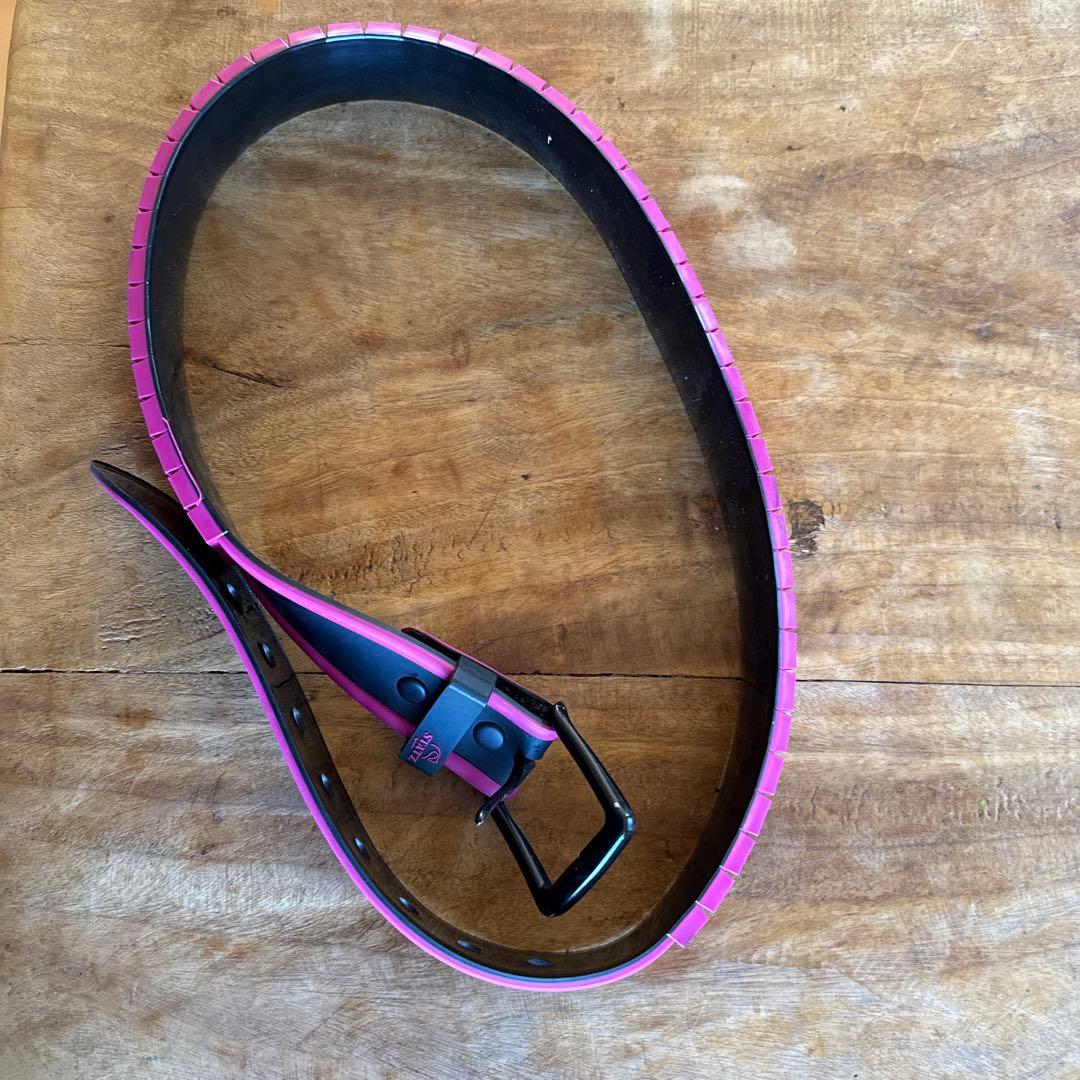 スノーボードSITAT ピンク ブラック ベルト