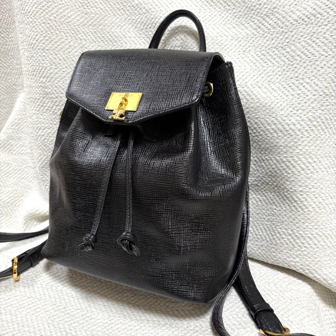 極美品 Courreges クレージュ 本革 レザー リュック ロゴチャーム