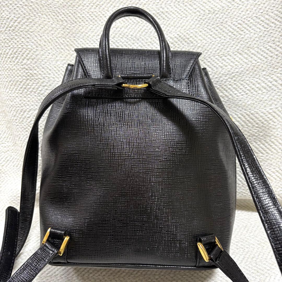 極美品 Courreges クレージュ 本革 レザー リュック ロゴチャーム