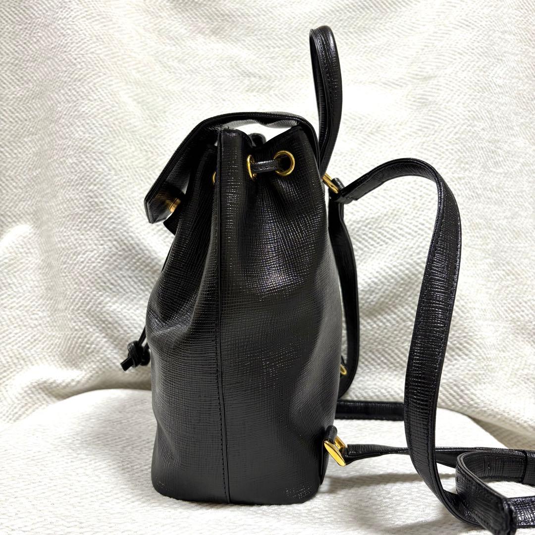 極美品 Courreges クレージュ 本革 レザー リュック ロゴチャーム