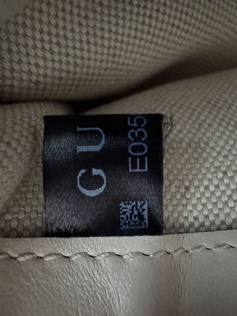 GUCCI ショルダーバッグ GGエンボス レザー メッセンジャー