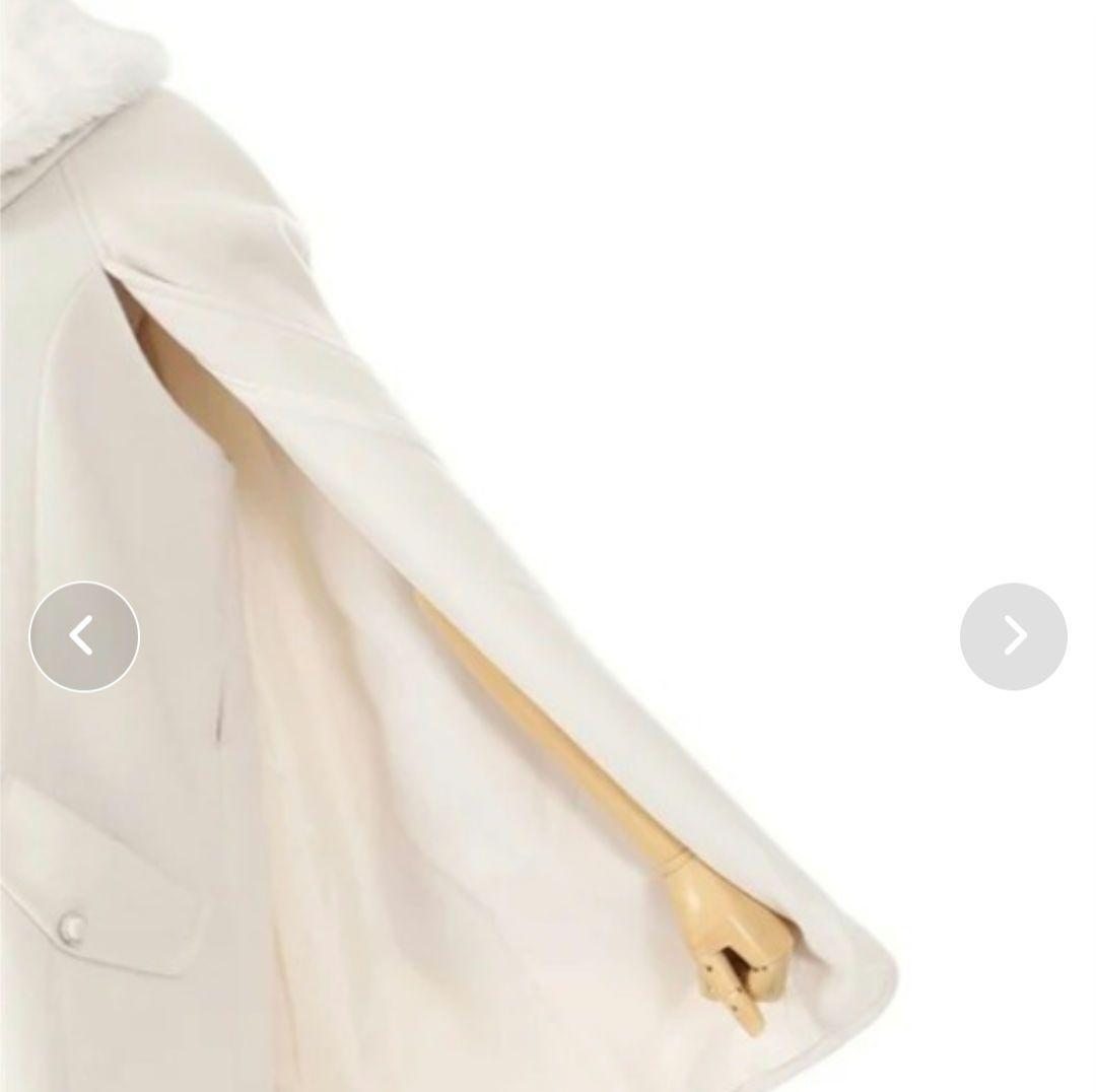 axes femme ファー襟付き ケープコート ベルト付き オフホワイト