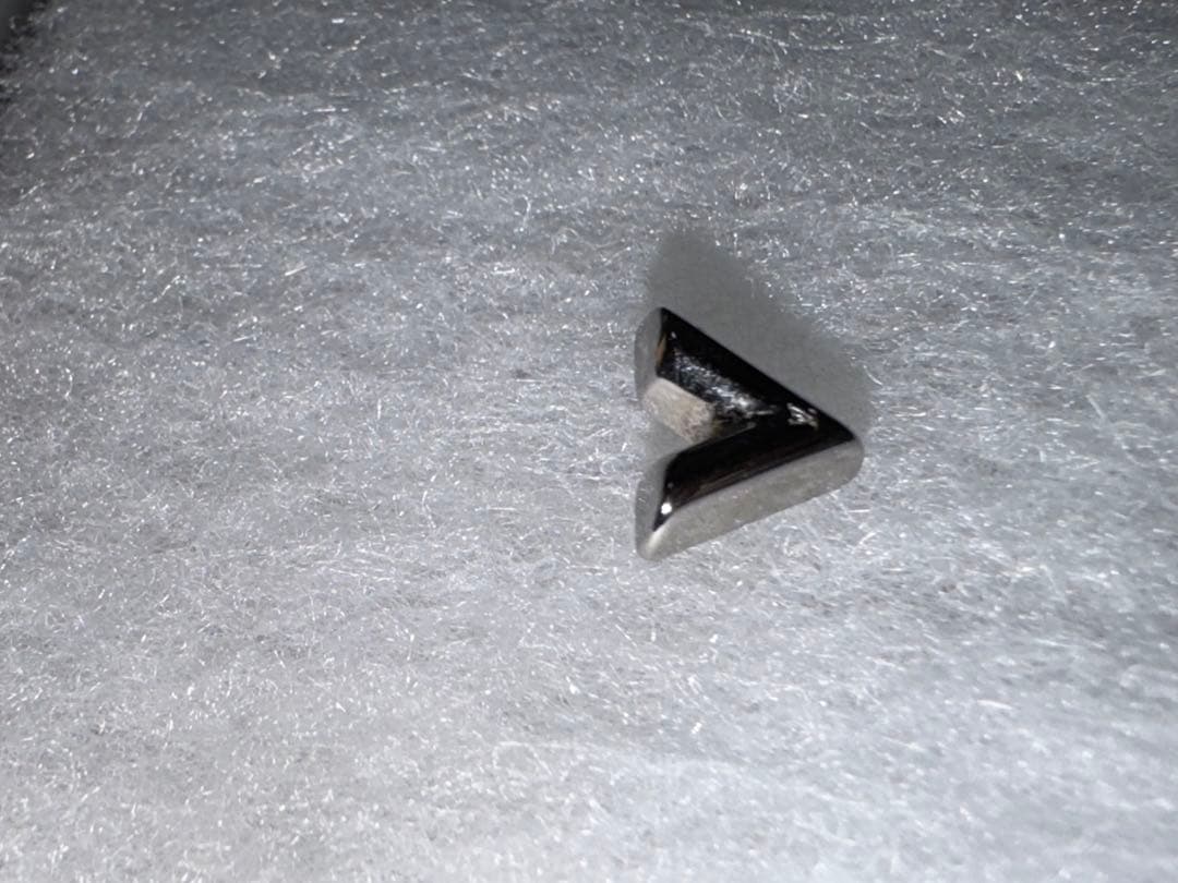 【LOUIS VUITTON】エセンシャルV（片耳）シルバー 箱&巾着付き