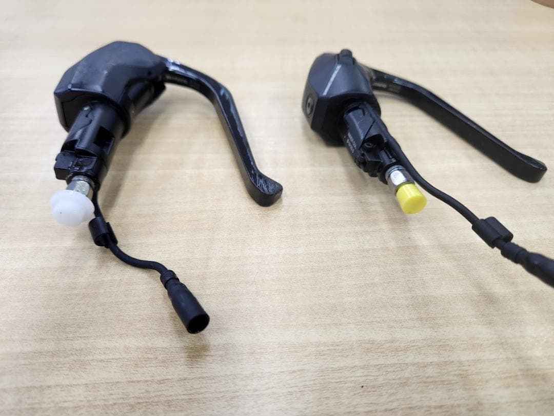 中古　シフター・ブレーキレバー 左右セット ブラック　ST-R9180