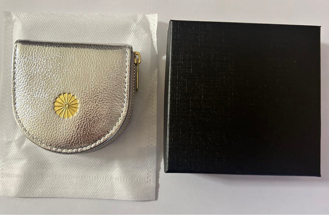 皇居 財布 シルバー 小銭入れ コインケース馬蹄型小銭入れ 菊の御紋