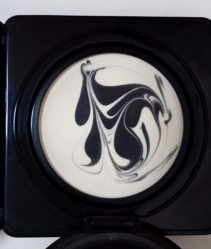 ジバンシー ソワン ノワール UV コンパクト