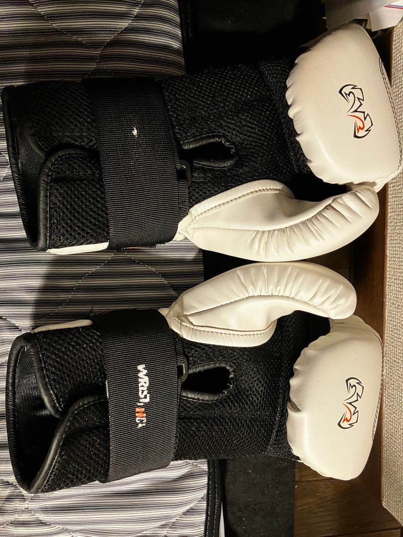 【史上最高の握り】RIVAL RB1 ボクシンググローブ