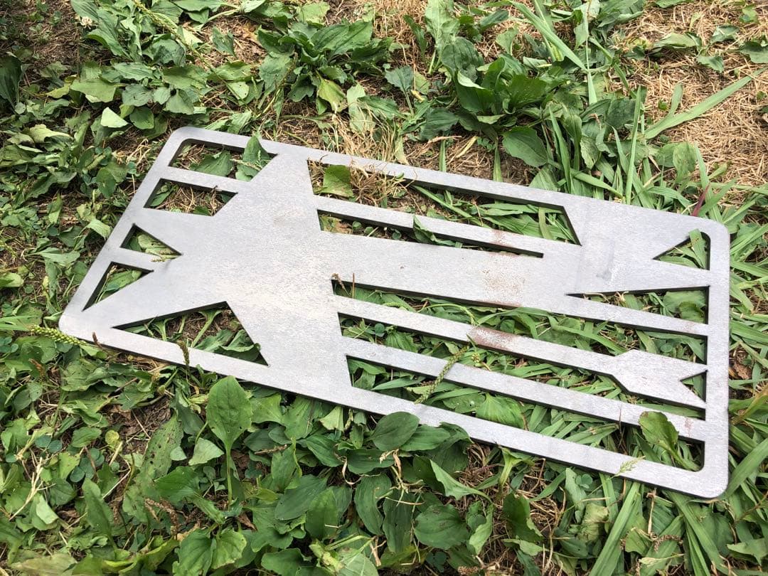 鉄製 焚き火台 星、イナズマデザイン