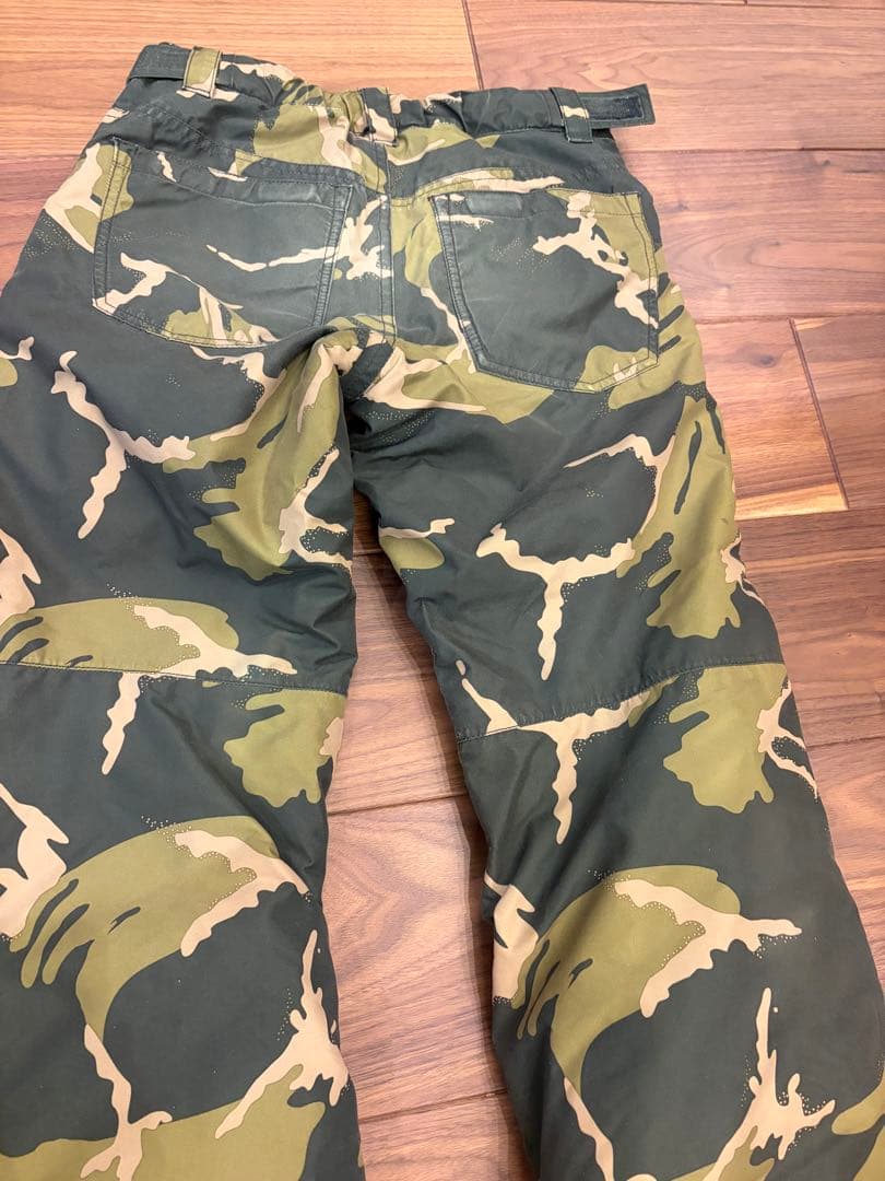 BURTON 迷彩 スノーボードパンツ M キッズ140センチ - メルカリ