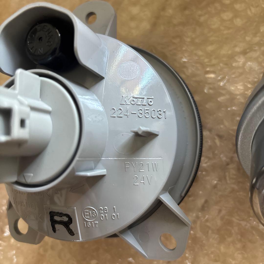 日野自動車　LAMP ASSY RR 224-35031 純正品