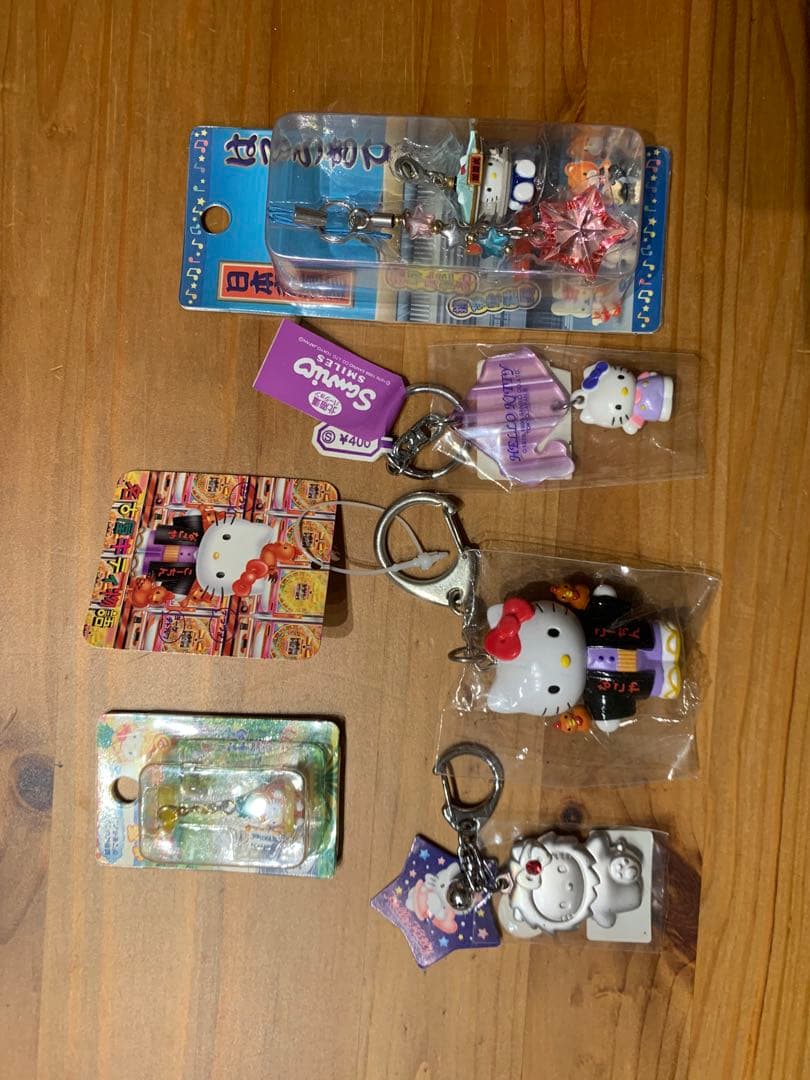 【未開封】ご当地キティ　根付けその他34種　北海道など