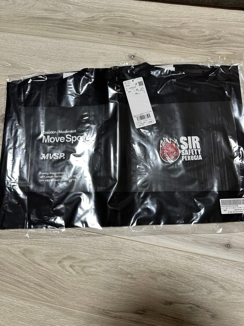 石川祐希　デサント×ペルージャ　プラクティスシャツ