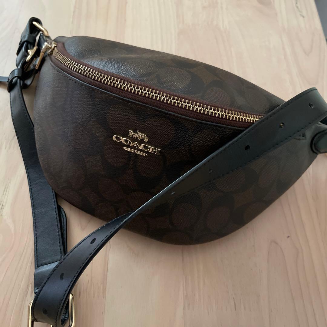 COACH ロゴ入り ボディバッグ ブラウン