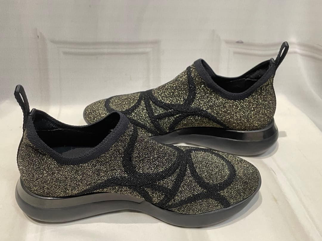 【美品】フェラガモ スニーカー23.5cmブラックxゴールド ヒール4cm