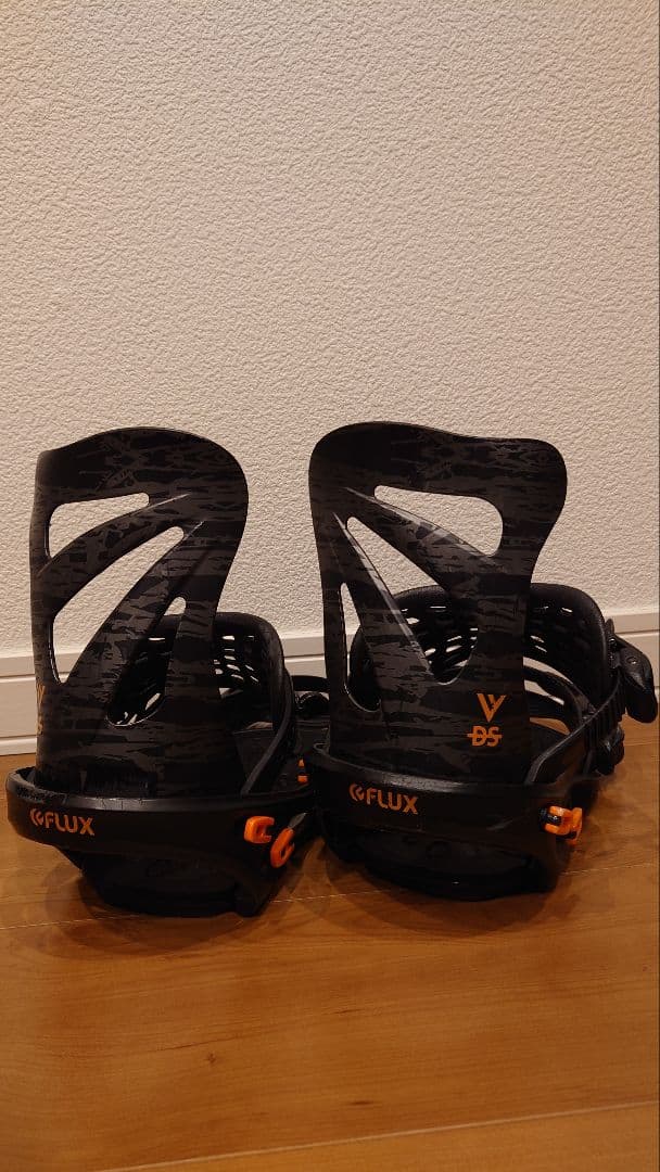 FLUX DS スノーボードビンディング ブラック/オレンジ　Sサイズ