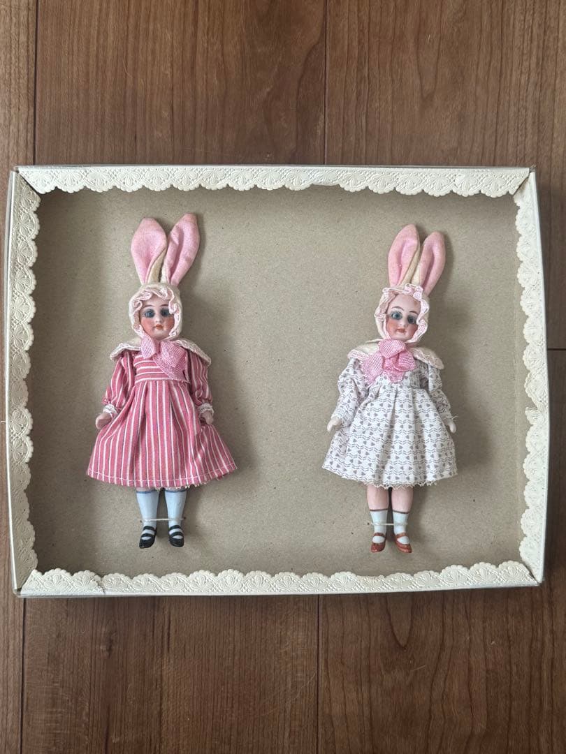 ウサギ耳付きアンティーク人形2体セット　ミ二ョネット　ピンク