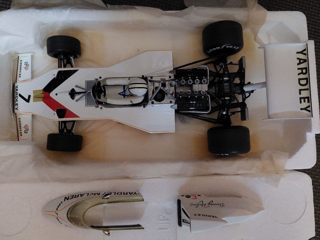 PMA 1/18 マクラーレン M23 Yardley #7 D.Hulmu