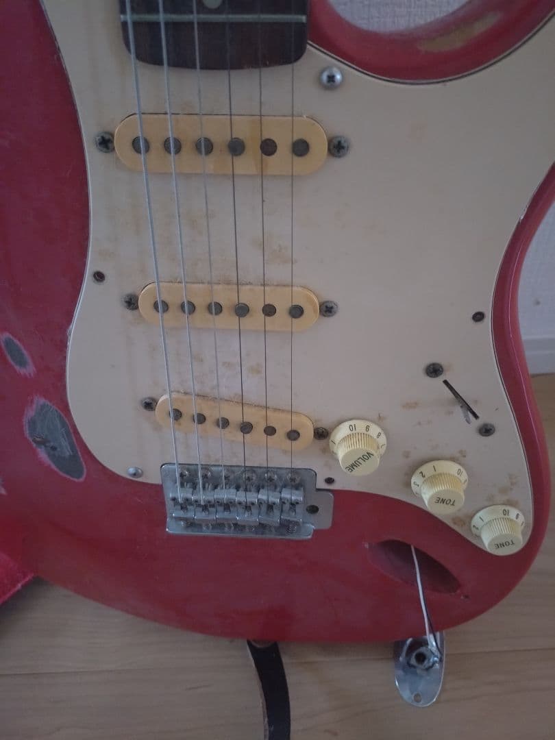 Squier Stratocaster レッド