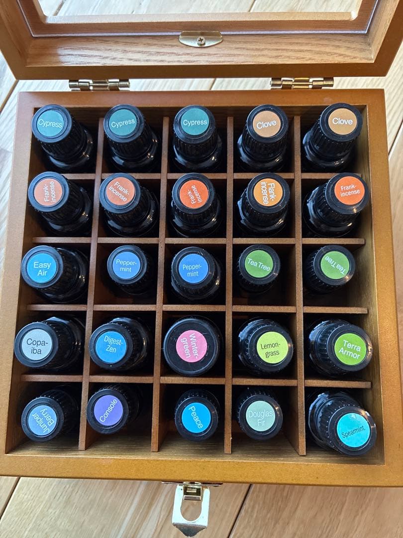 新品未開封doTERRA エッセンシャルオイル 25本セット　ケース付き