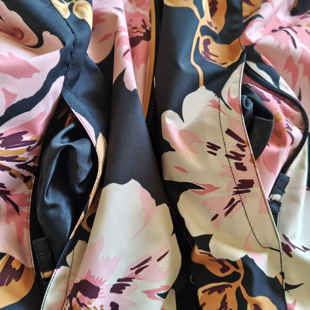 完売 ビラボン W SULA スーラジャケット スノーボード スキー 花柄 黒