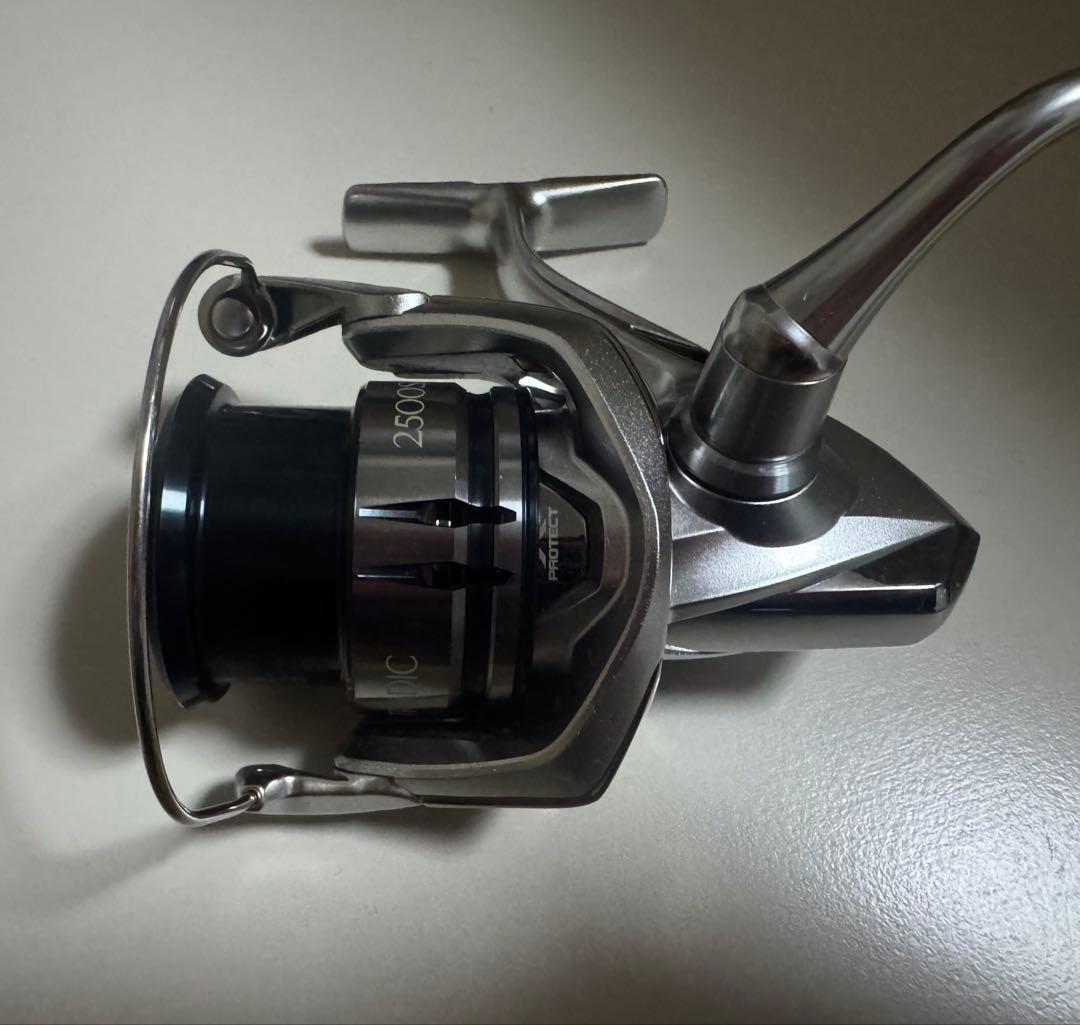 STRADIC 2500SHG-L スピニングリール