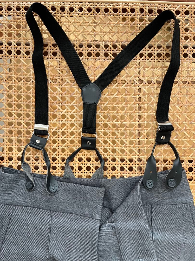 AKTE アクテ サスペンダー付きワイドパンツ グレー