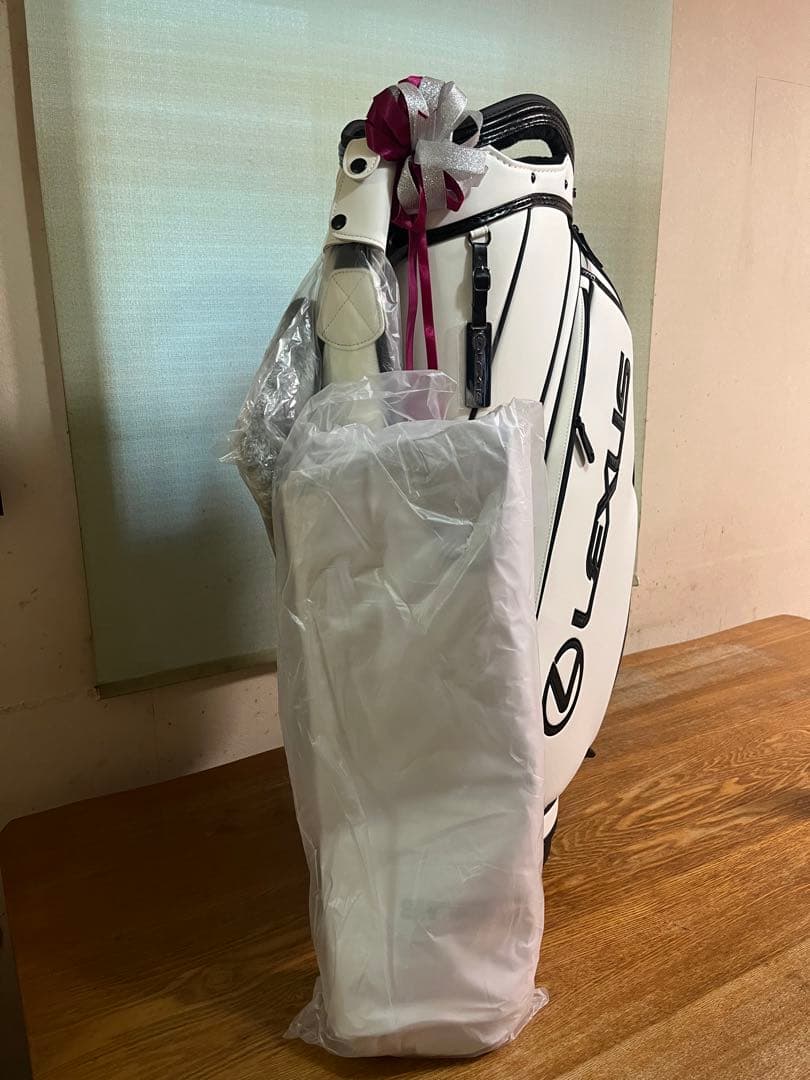 【新品・未使用】Lexus キャディバッグ ホワイト　アイアンカバー付き