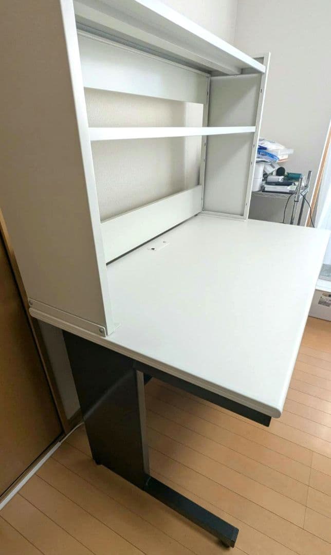 PLUS オフィスデスク　勉強机　パソコンデスク　 幅140cm　机上ラック付き
