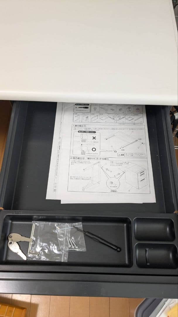 PLUS オフィスデスク　勉強机　パソコンデスク　 幅140cm　机上ラック付き