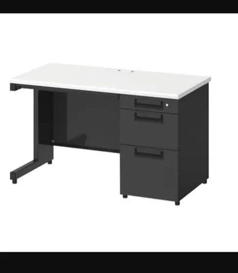 PLUS オフィスデスク　勉強机　パソコンデスク　 幅140cm　机上ラック付き