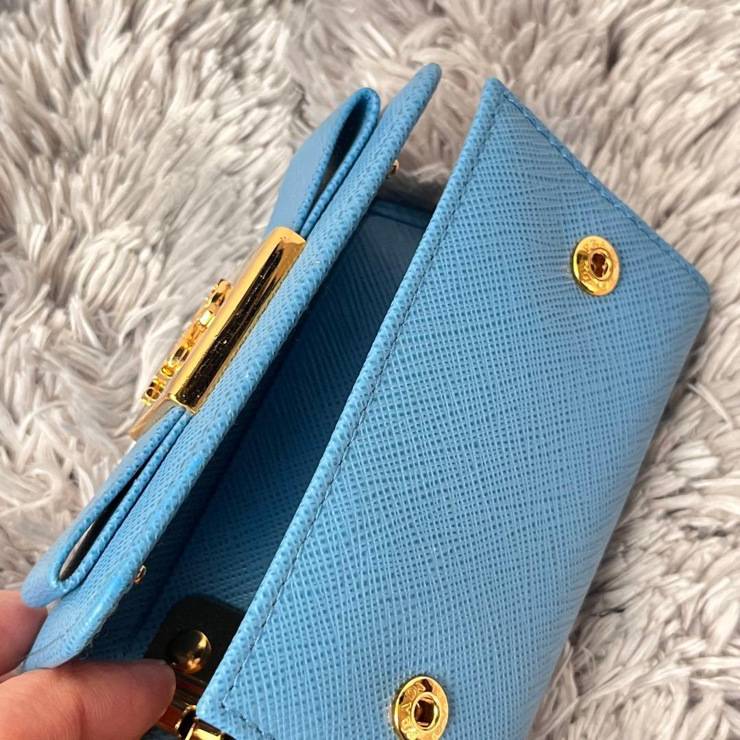 美品✨PRADA キーケース6連　ゴールドロゴ　サフィアーノ　水色