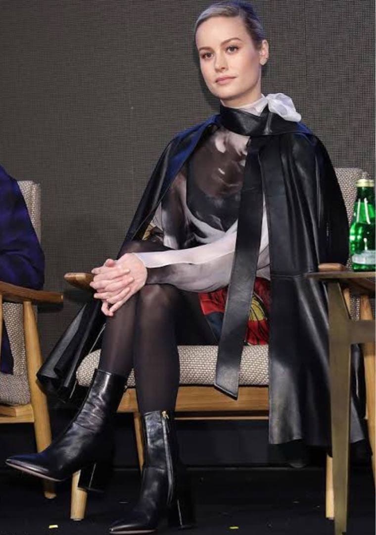 A*a様 《 最高峰の絶品 》 VALENTINO ボウタイ付き レザーケープ